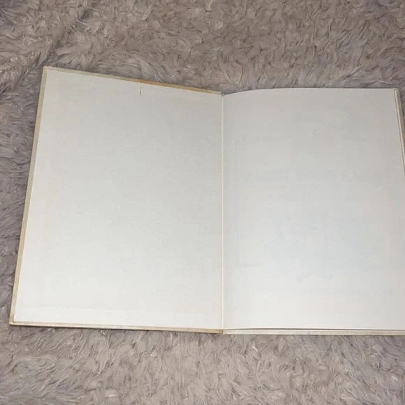 Vintage 70s Rabbit Finds A Way Picture Story Book - Picture 2 of 5